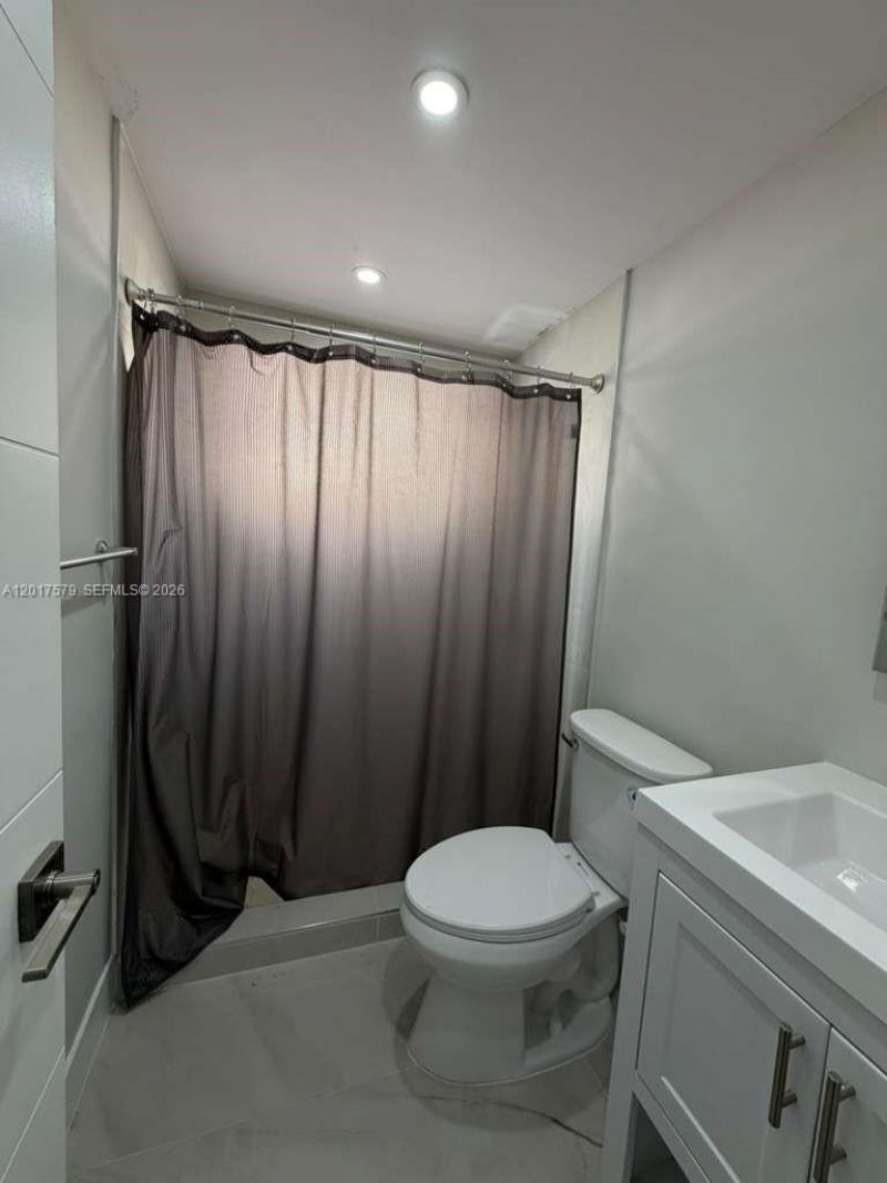 932 NW 5th St , Unit 3, Miami, FL 33128 Photo