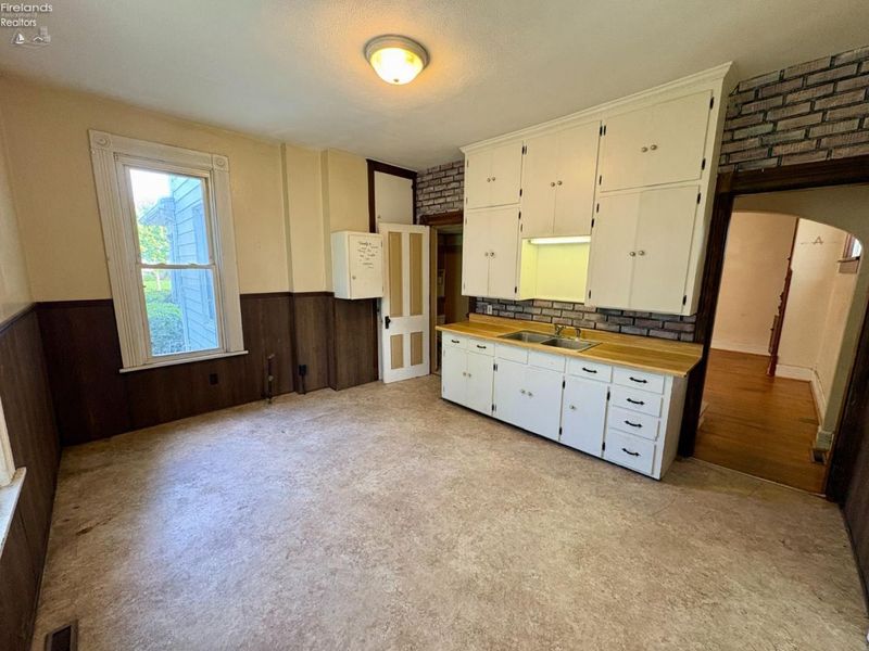70 N Sandusky Street, Tiffin, OH 44883 Photo 4