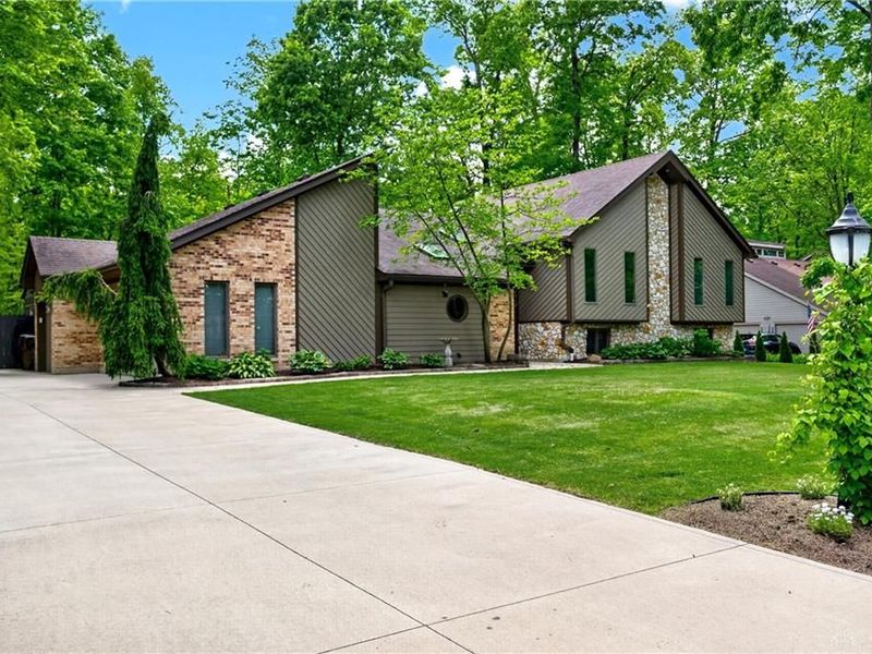 212 Walnut Grove Drive, Washington Township, OH 45458 Photo 2