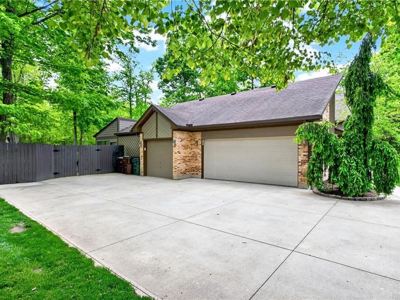 212 Walnut Grove Drive, Washington Township, OH 45458 Photo 3