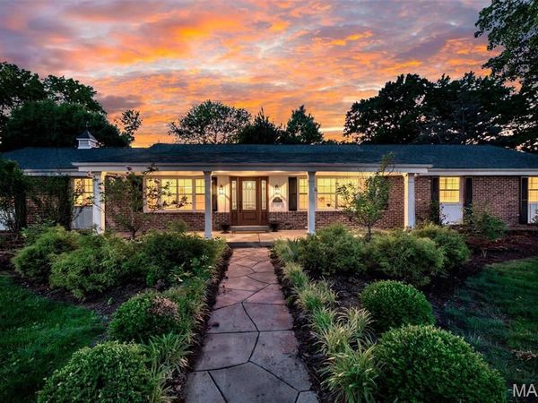 24 Country Fair Lane , Creve Coeur, MO 63141