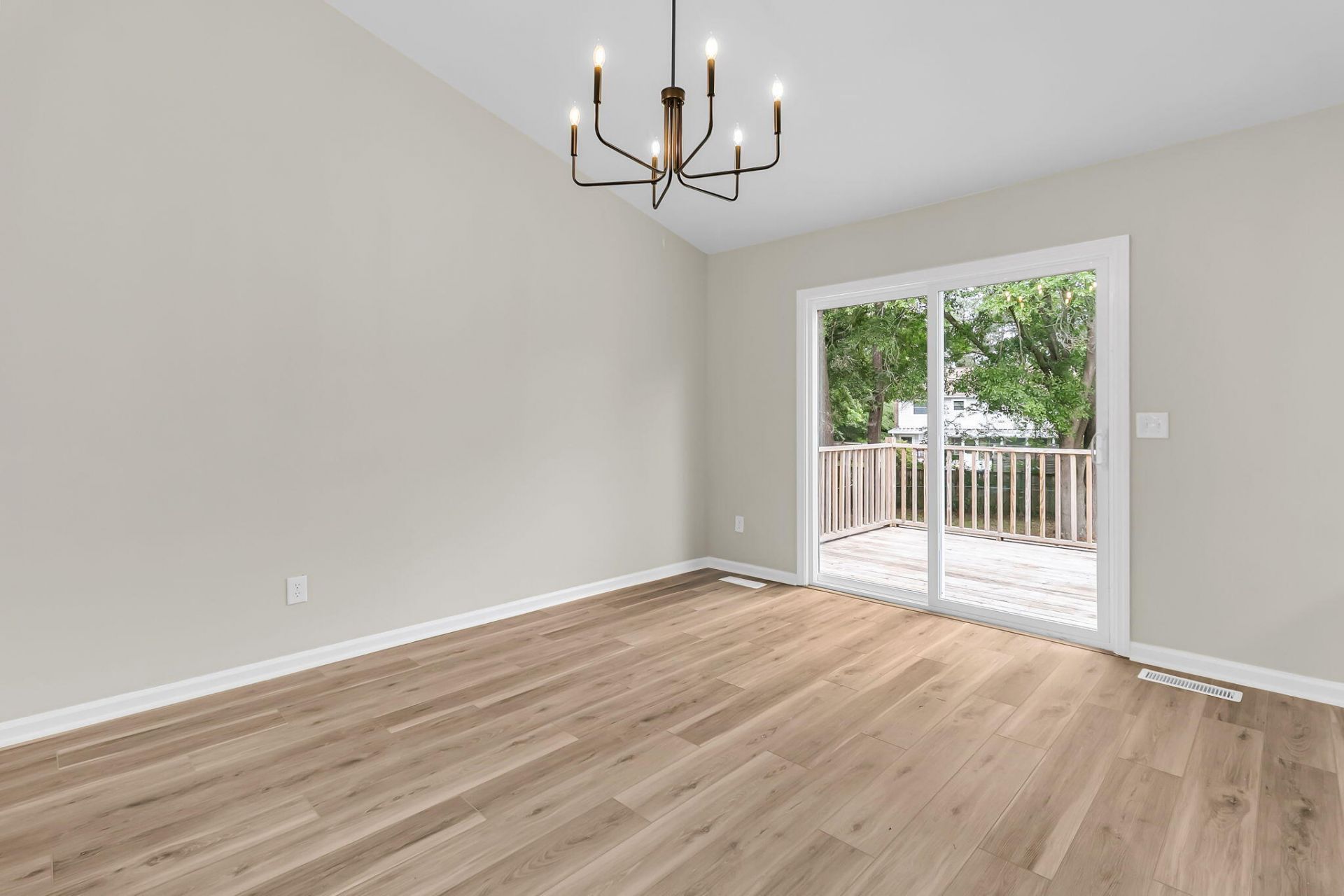 104 Foxfire Court Photo 8
