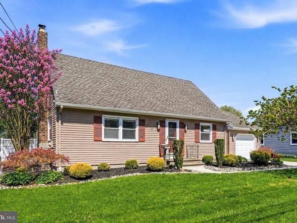 22 MARIO DRIVE, HAMILTON, NJ 08690