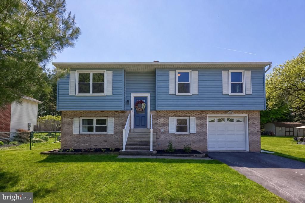 512 Wallingford Road, Lancaster, PA 17601 Main Photo