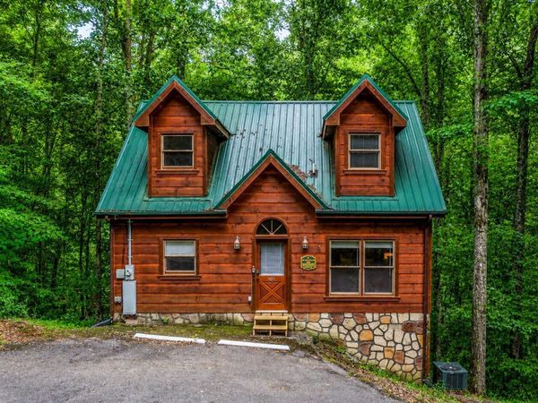 1420 Silver Poplar Lane, Sevierville, TN 37876