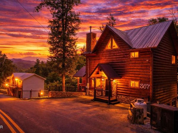 367 Wiley Oakley Drive, Gatlinburg, TN 37738