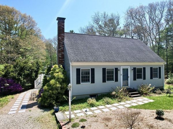 8 Ruth Ter, Falmouth, MA 02536