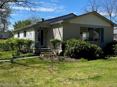 903 Roselawn Drive, Rochester, MI 48307