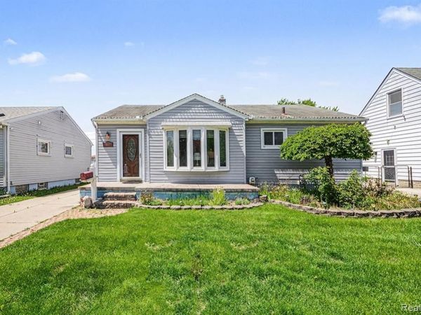 29217 Dembs Drive, Roseville, MI 48066