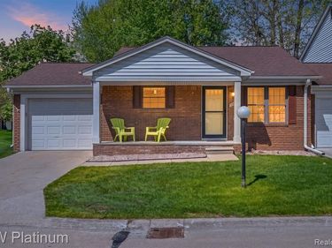 38215 Maple Forest Boulevard E, Harrison Twp, MI 48045