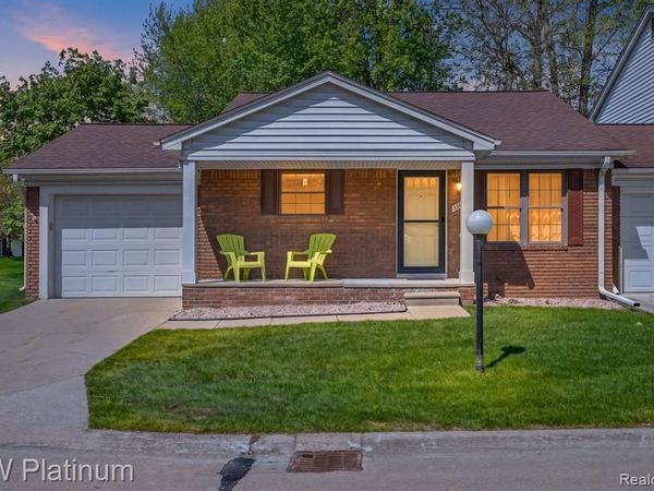 38215 Maple Forest Boulevard E, Harrison Twp, MI 48045