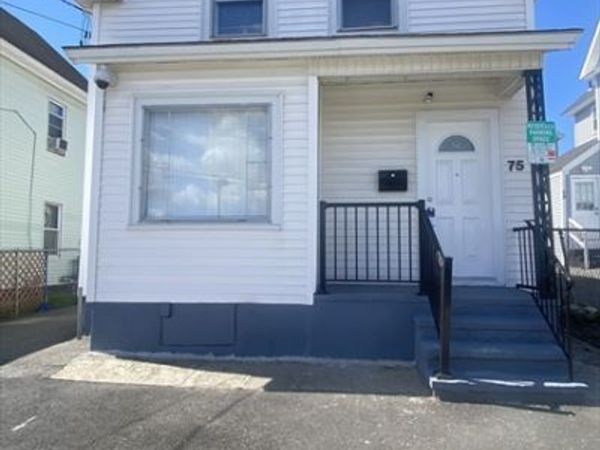75 Plain St, Lowell, MA 01851