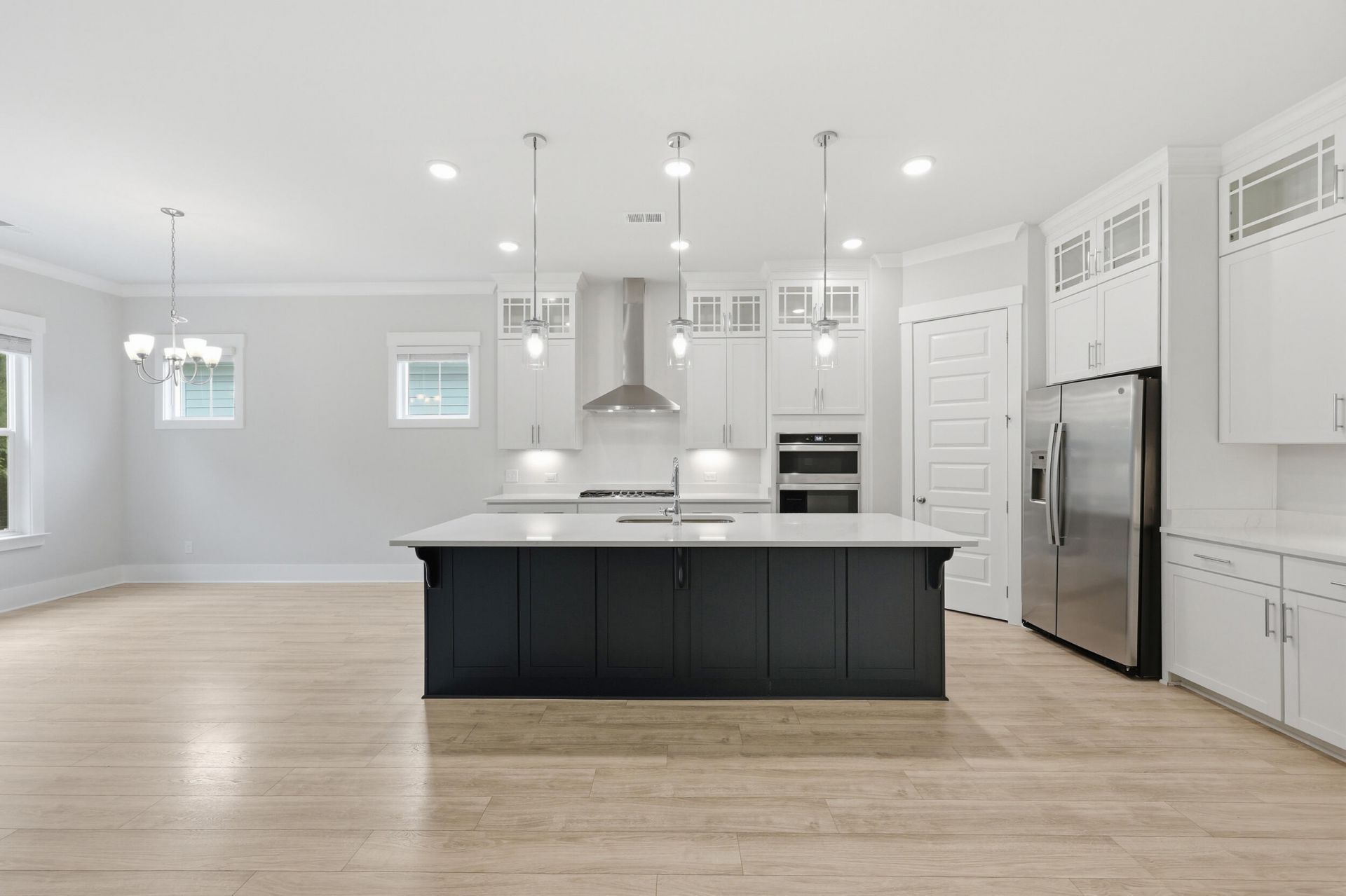 3515 Matisse Street Photo 6