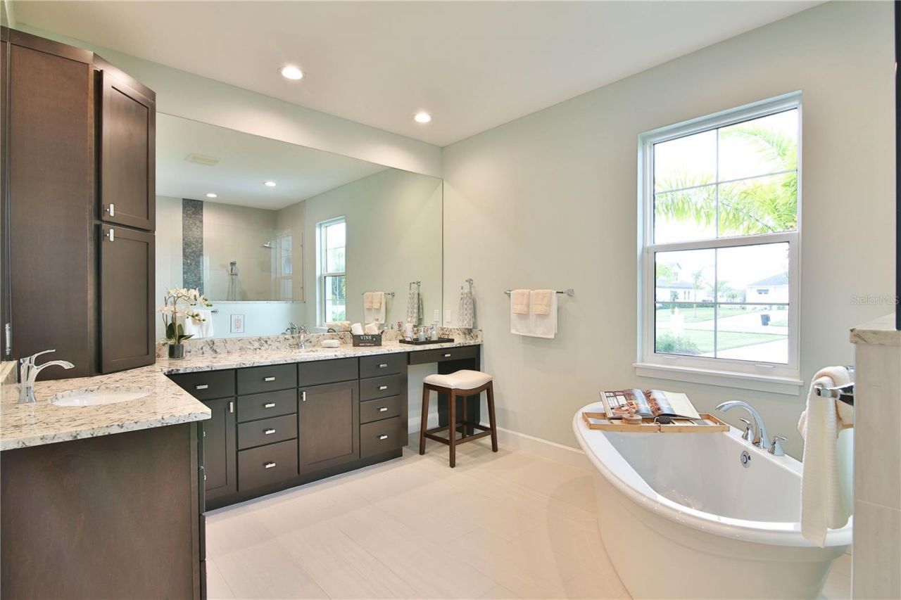 7808 34th Court E, Sarasota, FL 34243 Photo
