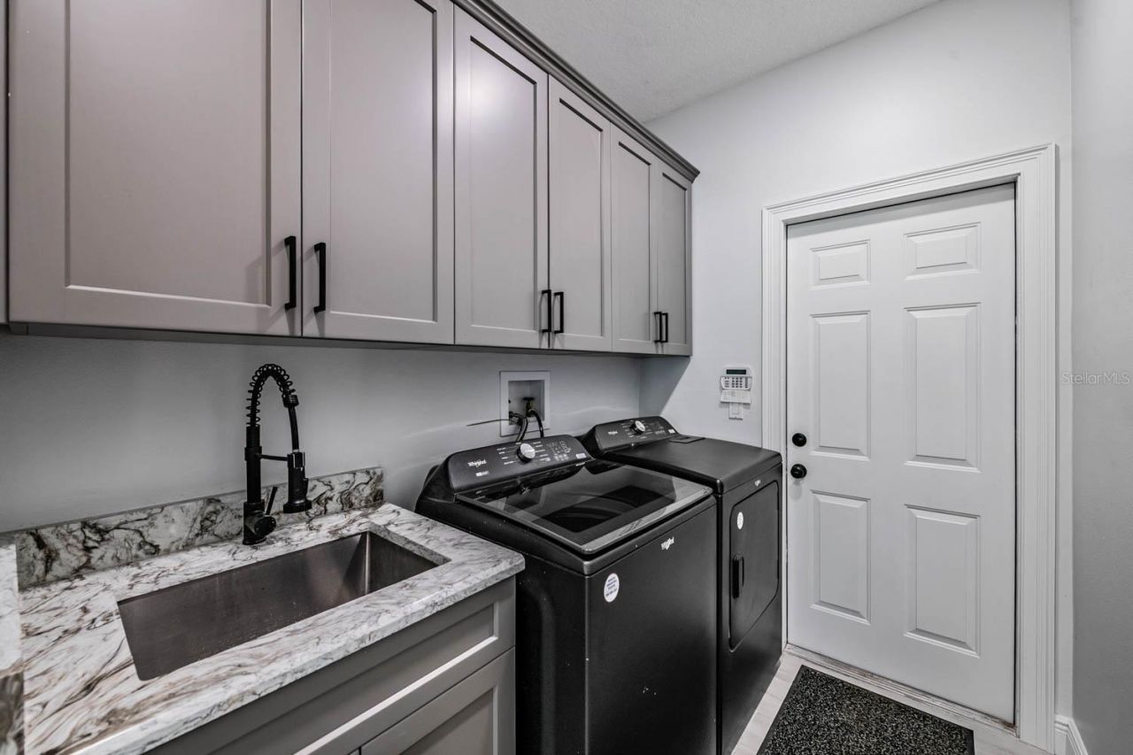 17833 Hyland Lane, Dade City, FL 33523 Photo