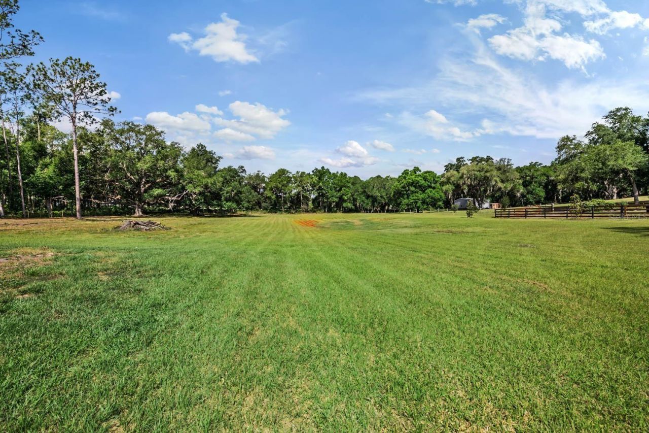 17833 Hyland Lane, Dade City, FL 33523 Photo