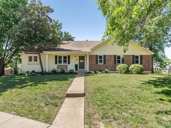 1903 Farm Valley Drive, Chesterfield, MO 63017