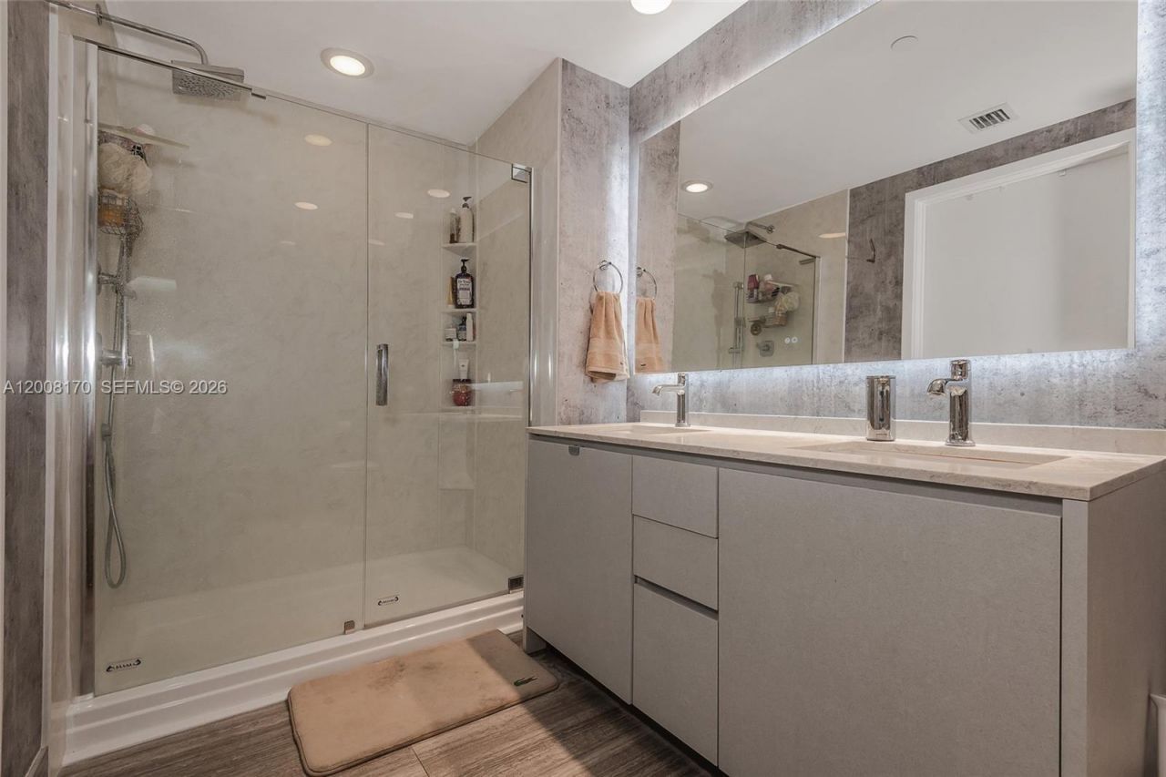 1010 Brickell Ave , Unit 4211, Miami, FL 33131 Photo
