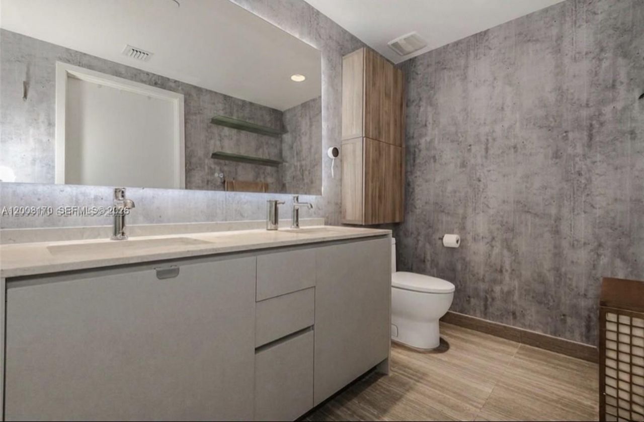 1010 Brickell Ave , Unit 4211, Miami, FL 33131 Photo