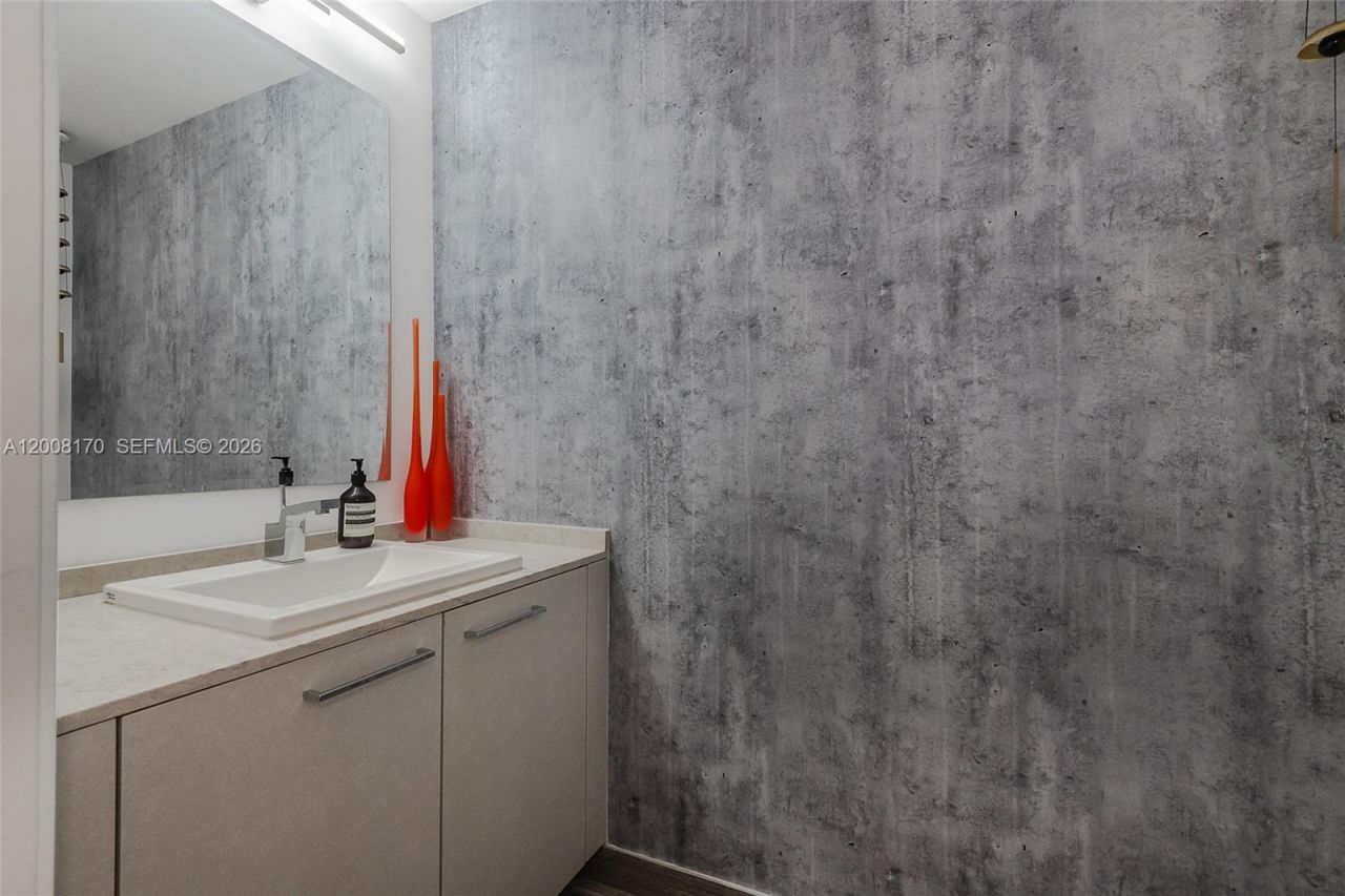 1010 Brickell Ave , Unit 4211, Miami, FL 33131 Photo