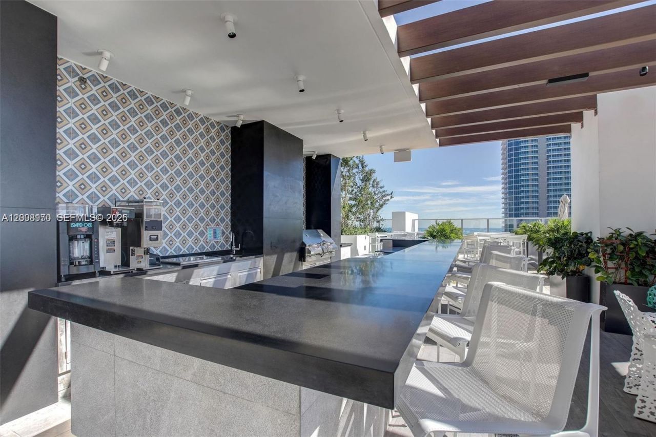1010 Brickell Ave , Unit 4211, Miami, FL 33131 Photo