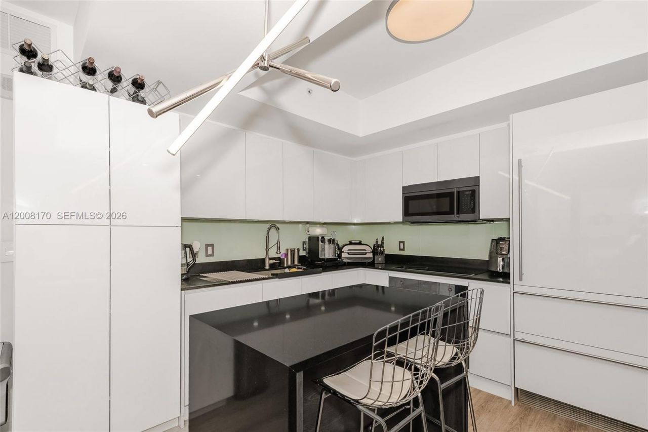 1010 Brickell Ave , Unit 4211, Miami, FL 33131 Photo