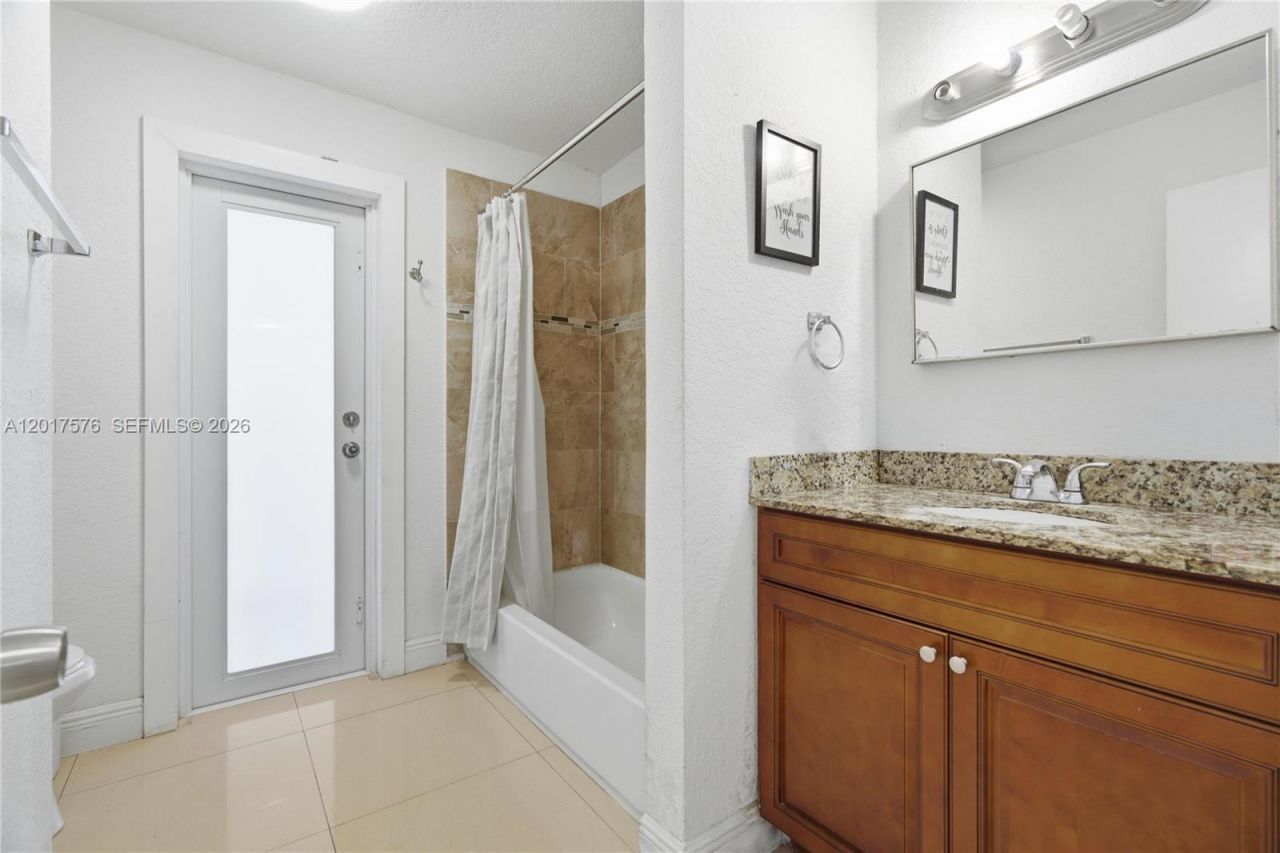 15481 SW 155th Ter, Miami, FL 33187 Photo