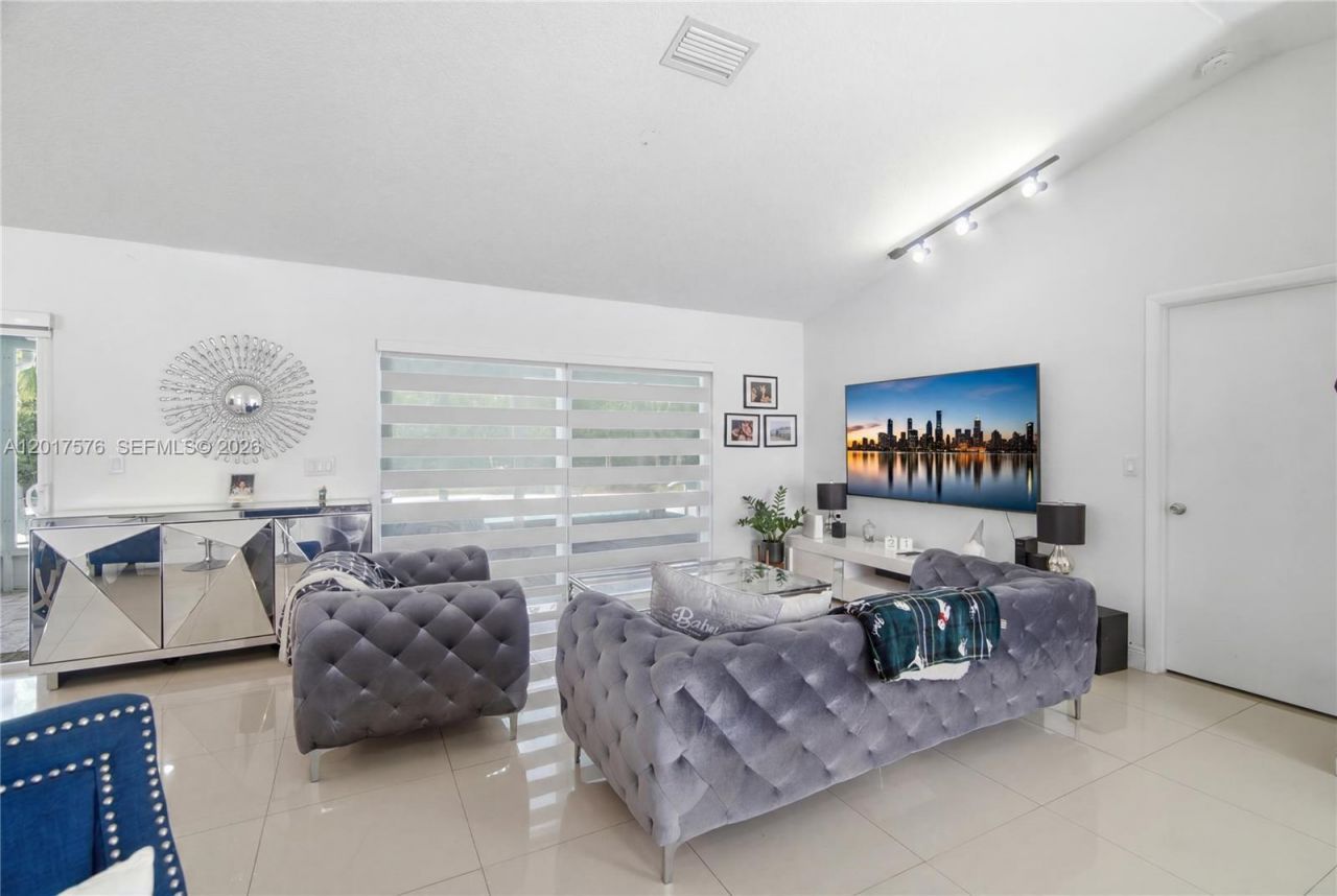 15481 SW 155th Ter, Miami, FL 33187 Photo