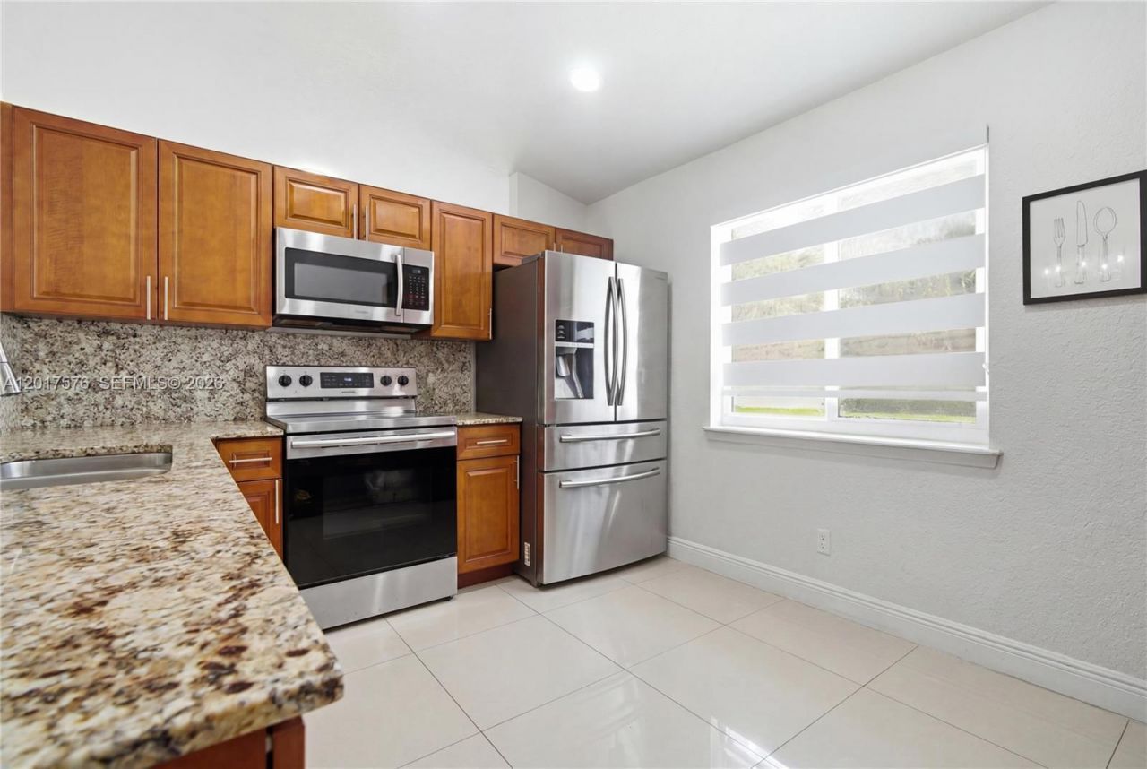 15481 SW 155th Ter, Miami, FL 33187 Photo