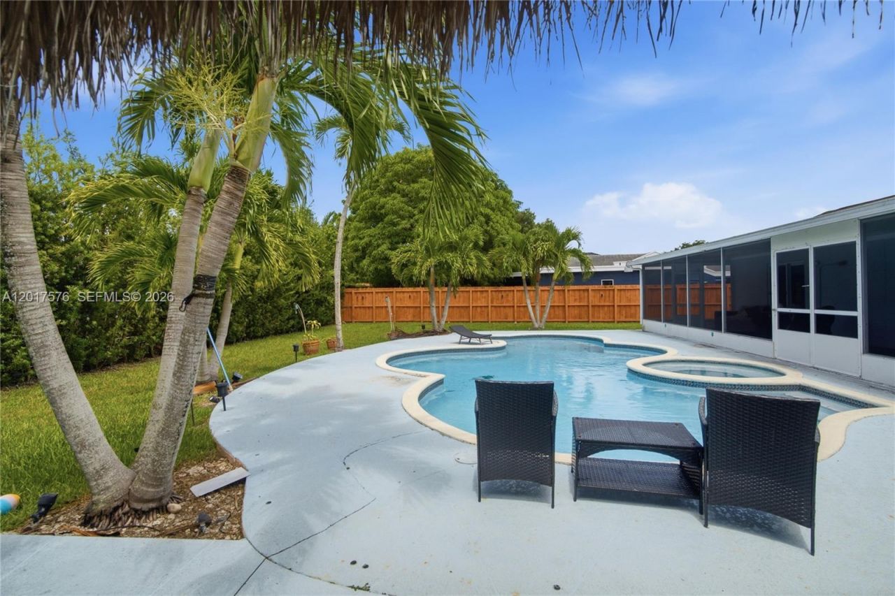 15481 SW 155th Ter, Miami, FL 33187 Photo
