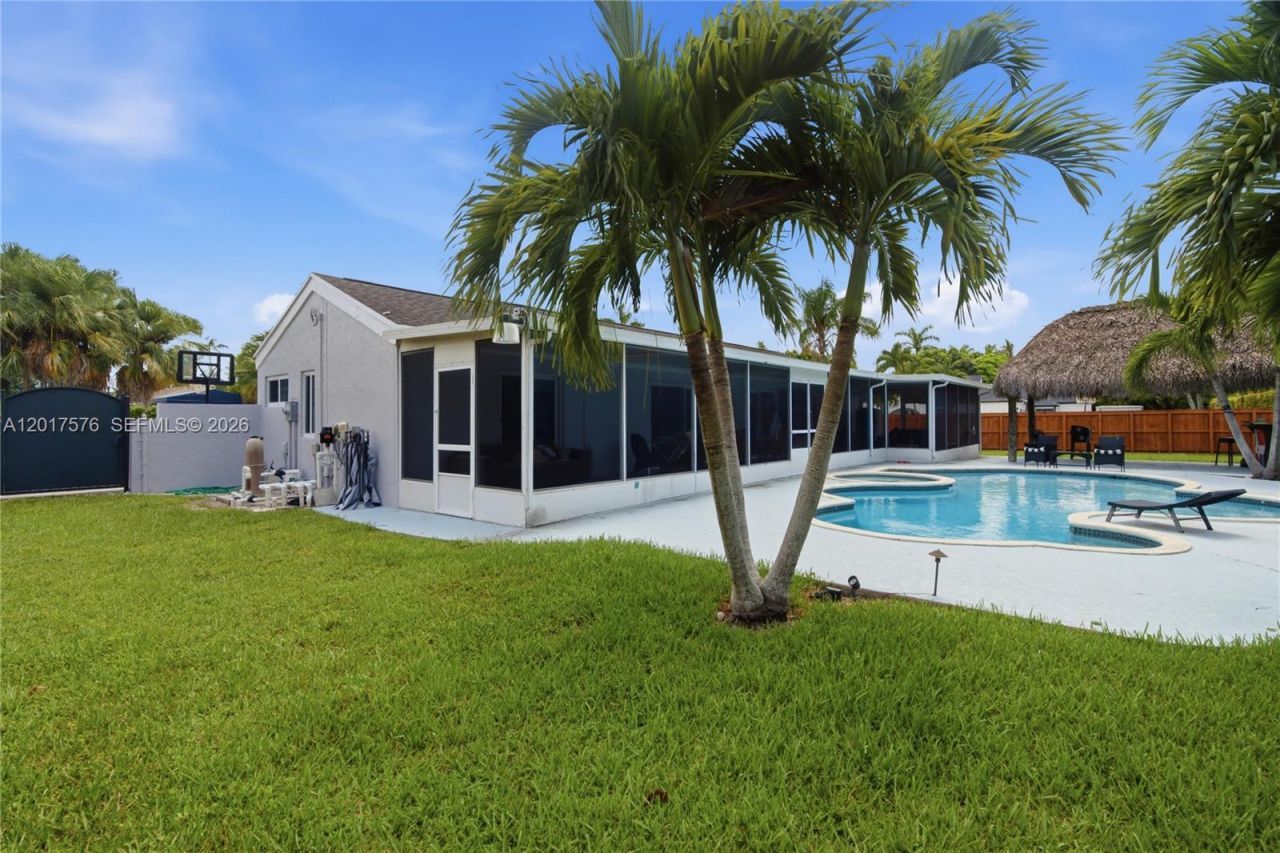 15481 SW 155th Ter, Miami, FL 33187 Photo