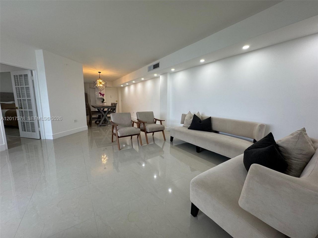 999 Brickell Bay Dr, Unit 504, Miami, FL 33131 Photo