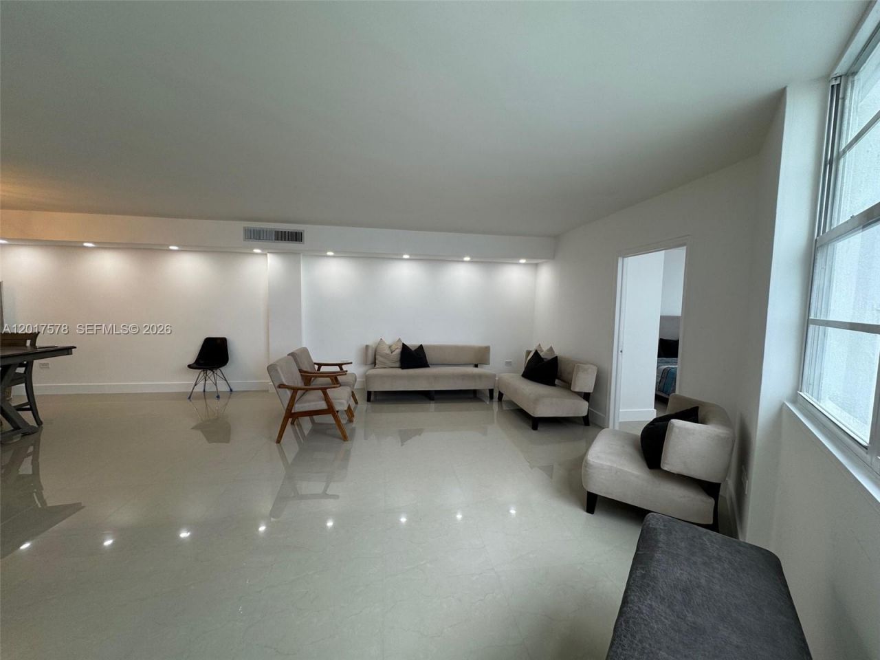 999 Brickell Bay Dr, Unit 504, Miami, FL 33131 Photo
