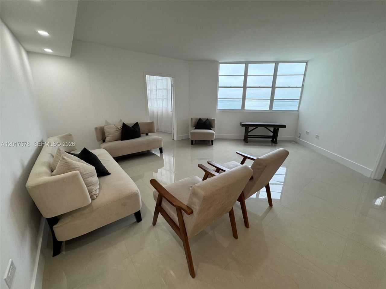 999 Brickell Bay Dr, Unit 504, Miami, FL 33131 Photo