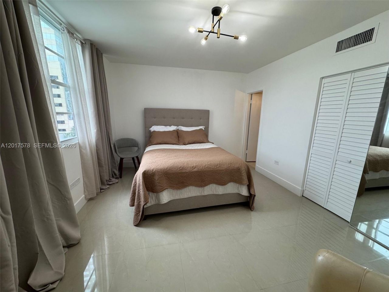 999 Brickell Bay Dr, Unit 504, Miami, FL 33131 Photo