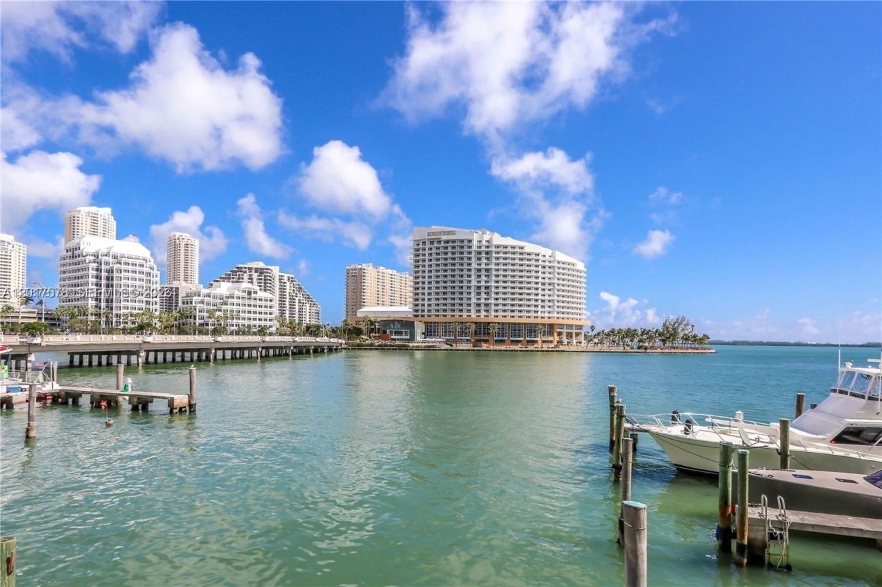 999 Brickell Bay Dr, Unit 504, Miami, FL 33131 Photo