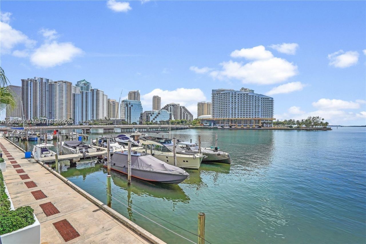 999 Brickell Bay Dr, Unit 504, Miami, FL 33131 Photo