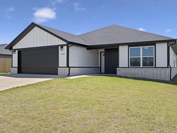 1120 Center Court Circle , Grove, OK 74344