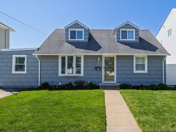 265 W Windsor Parkway, Oceanside, NY 11572