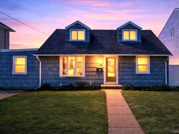 265 W Windsor Parkway , Oceanside, NY 11572