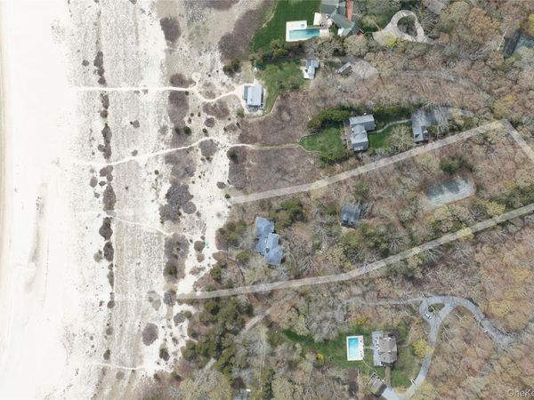 1480 Old Wood Path, Southold, NY 11971