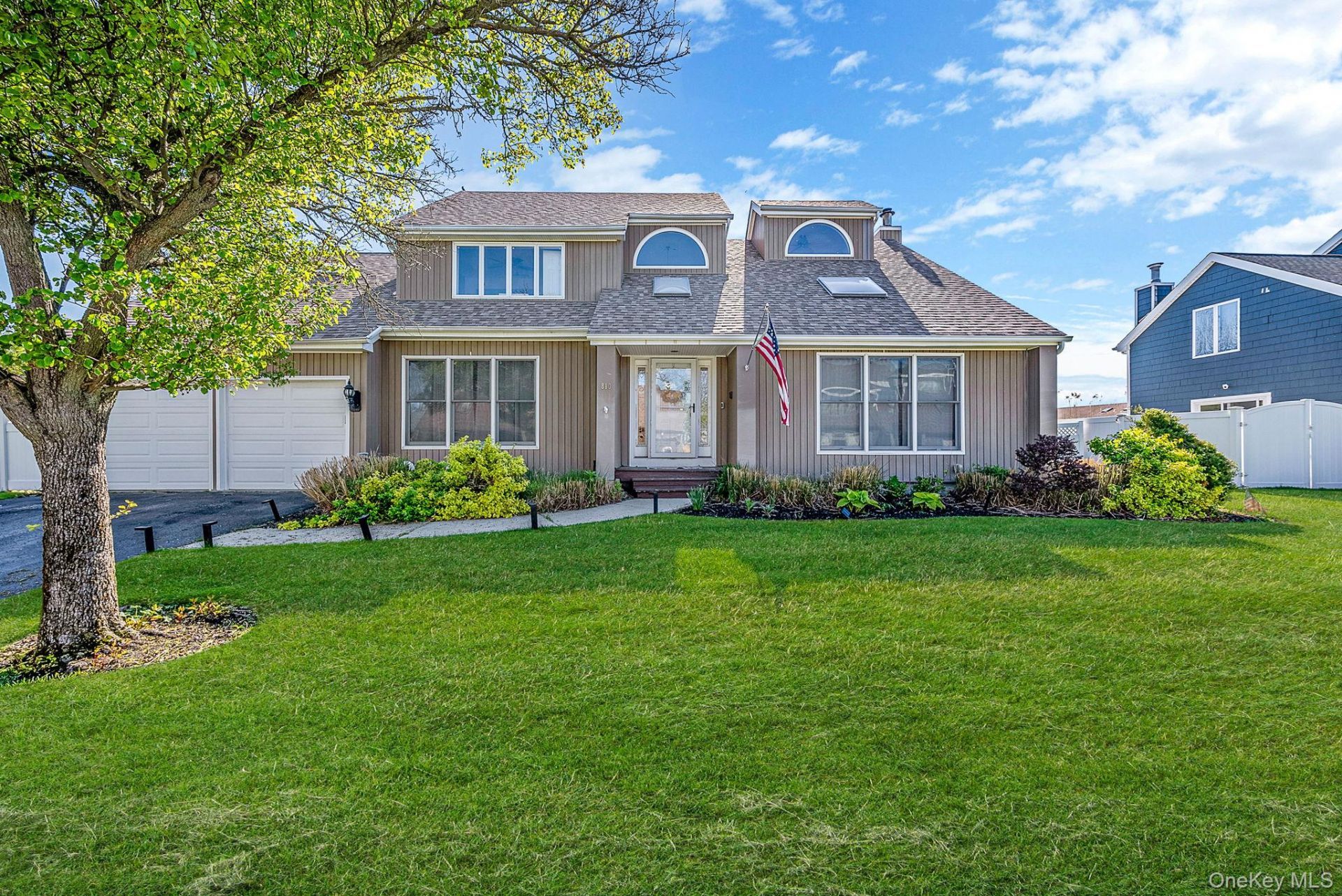 810 Anthony Drive, Lindenhurst, NY 11757 Main Photo