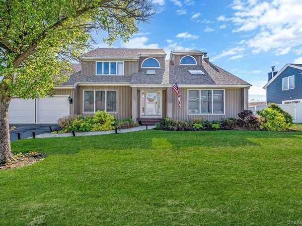810 Anthony Drive, Lindenhurst, NY 11757