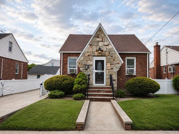 44 Shaw Avenue , Valley Stream, NY 11580