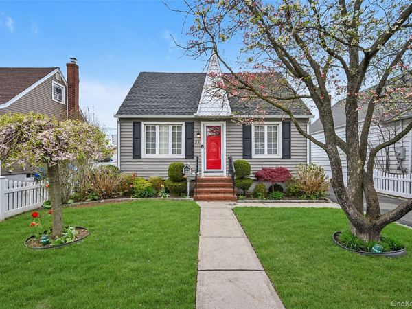 77 Landau Avenue , Elmont, NY 11003