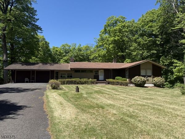 40 Valleyview Rd, Warren, NJ 07059