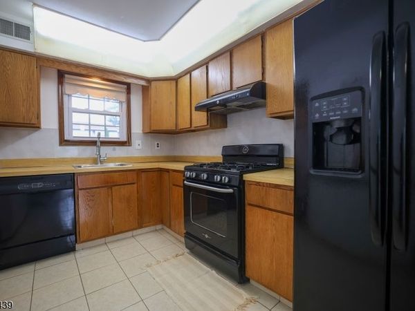 3 Jefferson Dr, Spotswood, NJ 08884