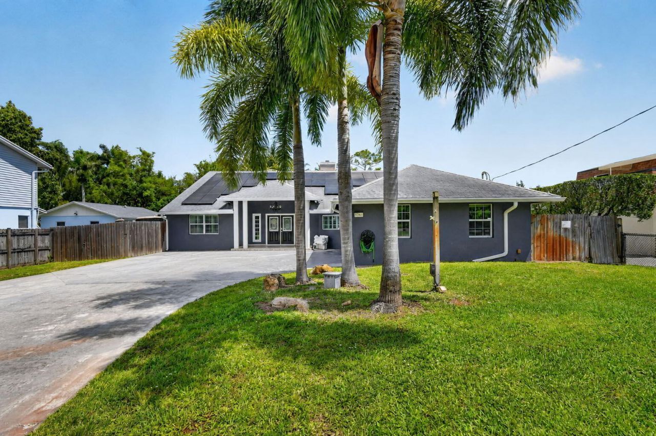 5361 N Palm Way, Lake Worth Beach, FL 33463 Photo