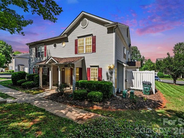 2635 Meadow Knoll Drive , Charlotte, NC 28269