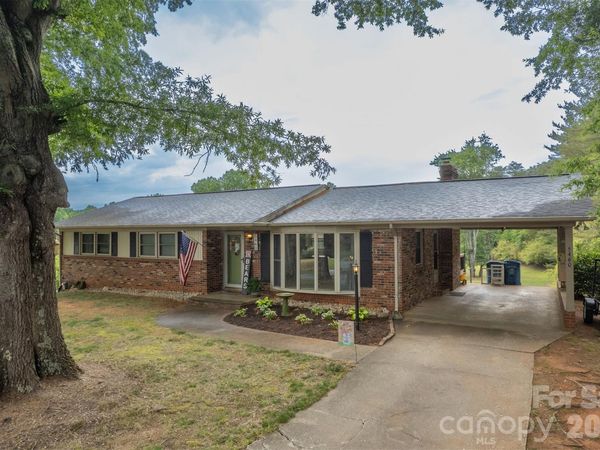 5460 Clover Street , Hickory, NC 28602